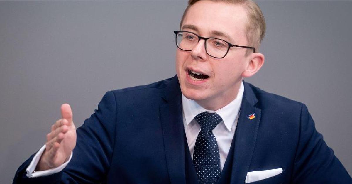 Philipp Amthor soll Lobbyarbeit für Unternehmen gemacht und davon profitiert haben