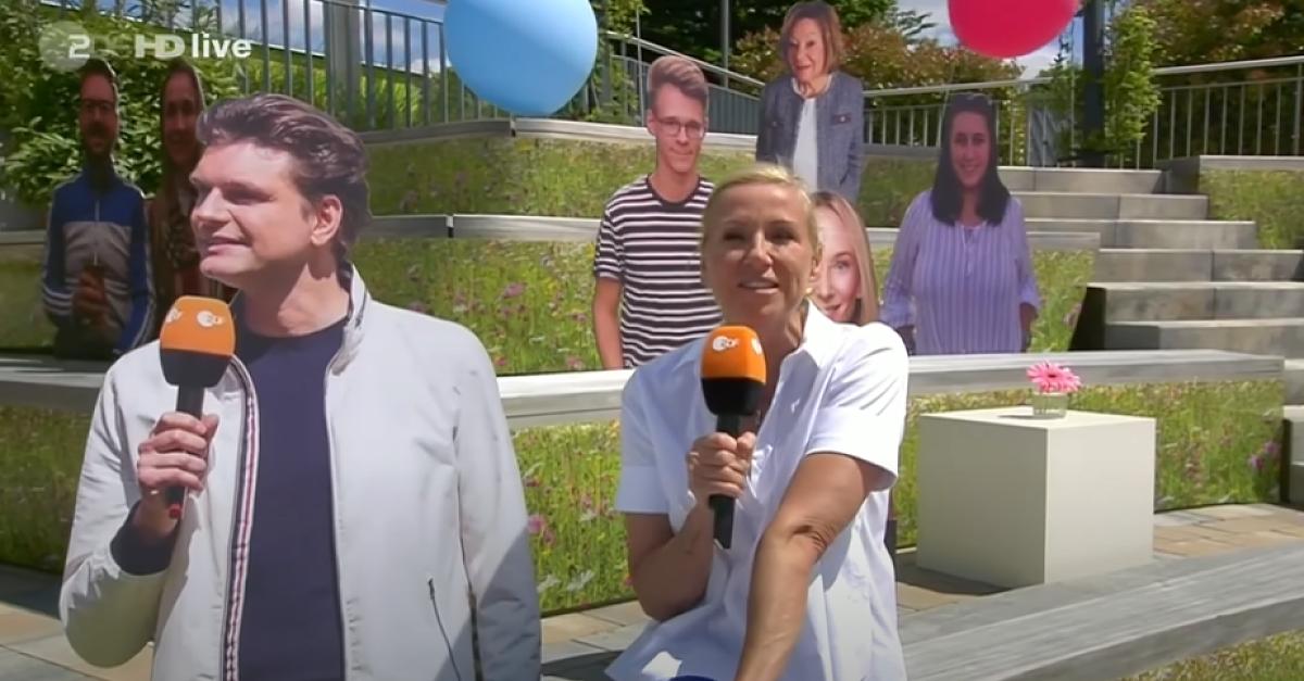 Heile Welt im Fernsehgarten - bis die Kamera auf das Shirt eines Sängers schwenkt