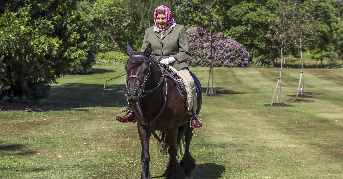 Erstmals seit Monaten zeigt sich die Queen wieder im Freien