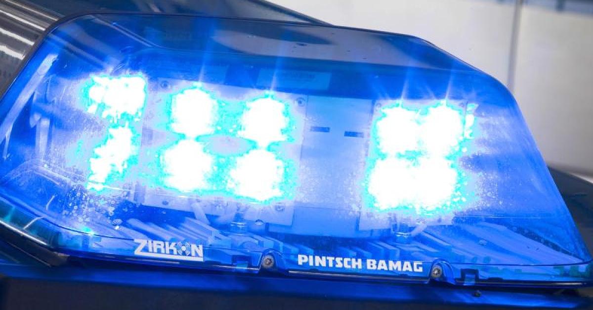 Verfolgungsjagd mit Polizei – Auto fährt Treppe zur U-Bahn hinunter