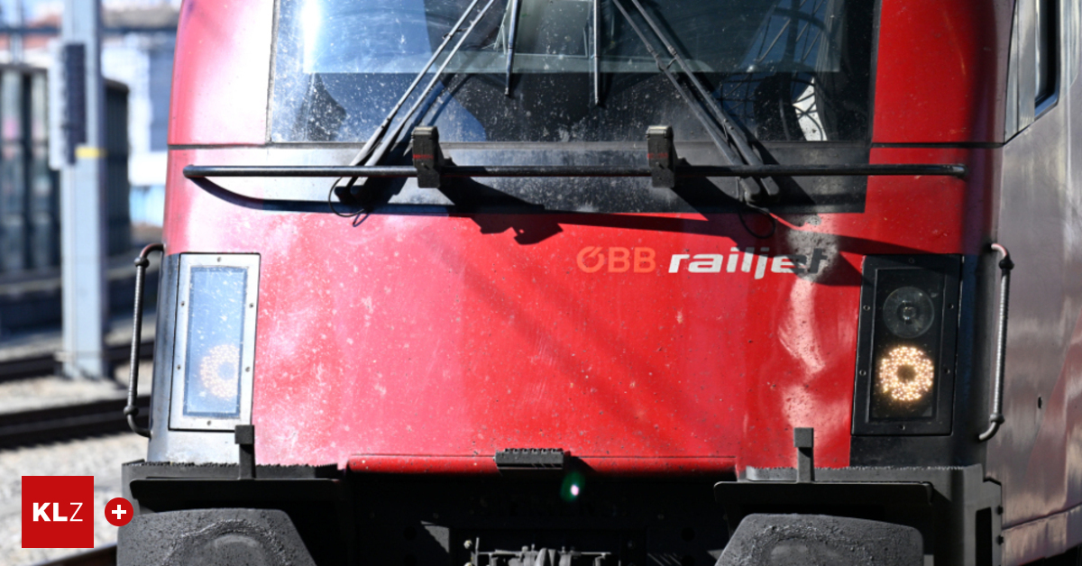 After an emergency call: Police cleared a hopelessly overcrowded Railjet ...